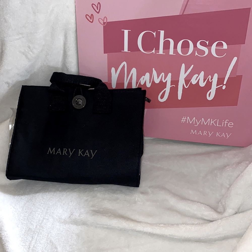 Brand New Mary Kay Essential Brush Collection